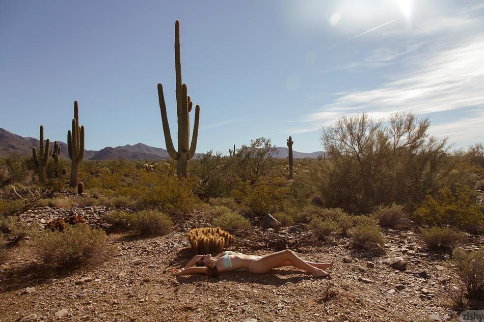 Pretty coed Rochelle Safford goes into the desert to tease in her panties #60941521