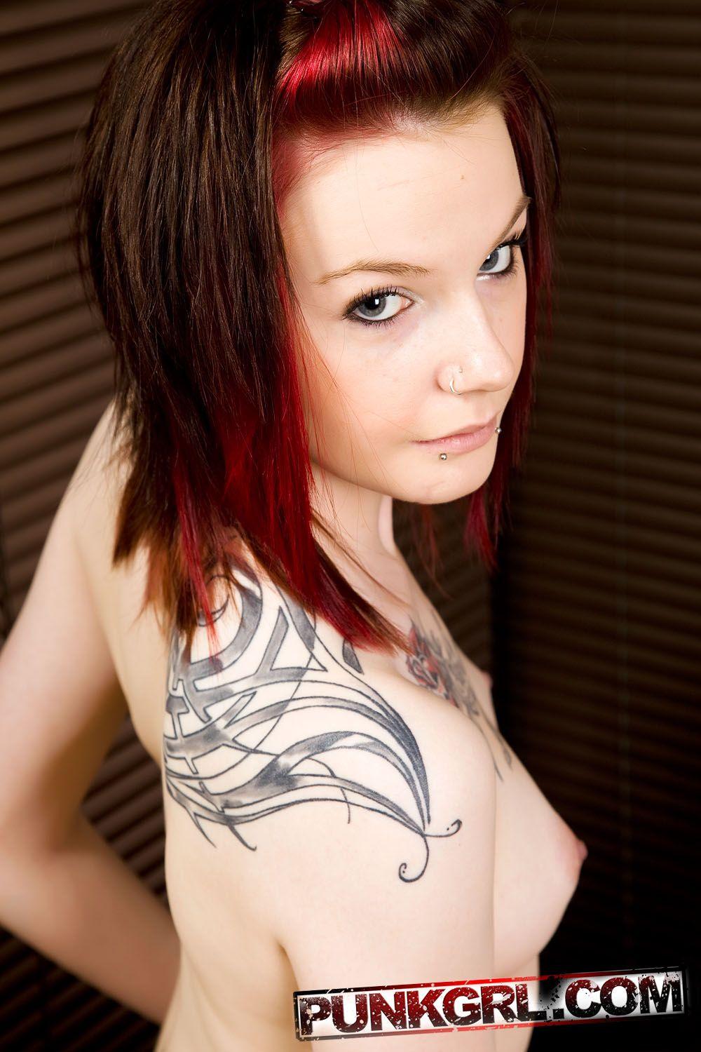 Pictures of teen punk Bull showing her nude body for you #60757883