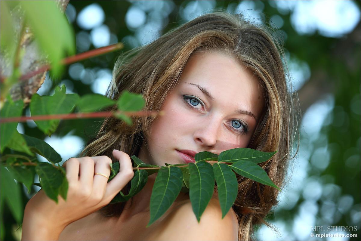 Mpl studios présente Tamara dans "Forest Beauty".
 #60050671