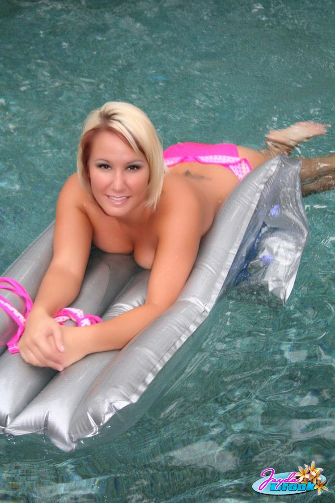 Pictures of teen Jayda Brook loosing her bikini top #55167759