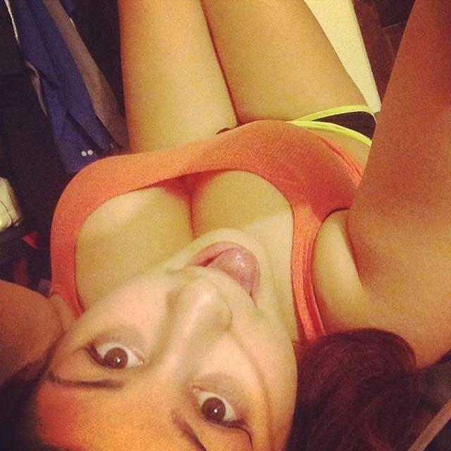 Le studentesse del college sexy condividono alcuni selfie birichini dei loro corpi mozzafiato
 #61974926