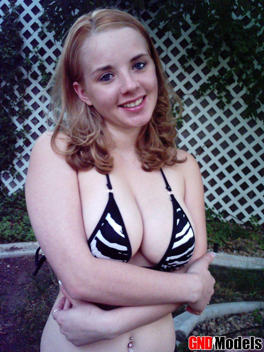 Pictures of Sara teasing in a bikini #59916134
