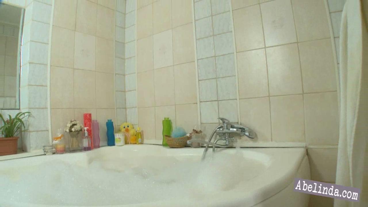 シャワーで彼女のプッシーをplesauringアベリンダの写真
 #52877390