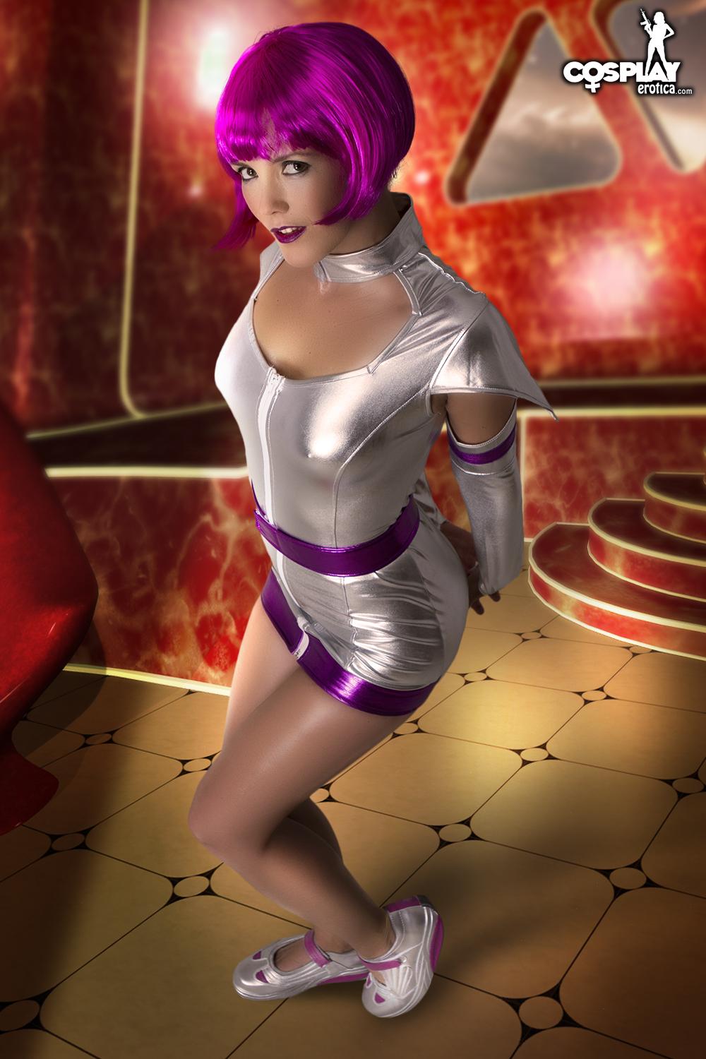 Cosplay hottie gogo expose son corps chaud dans le costume
 #54560000