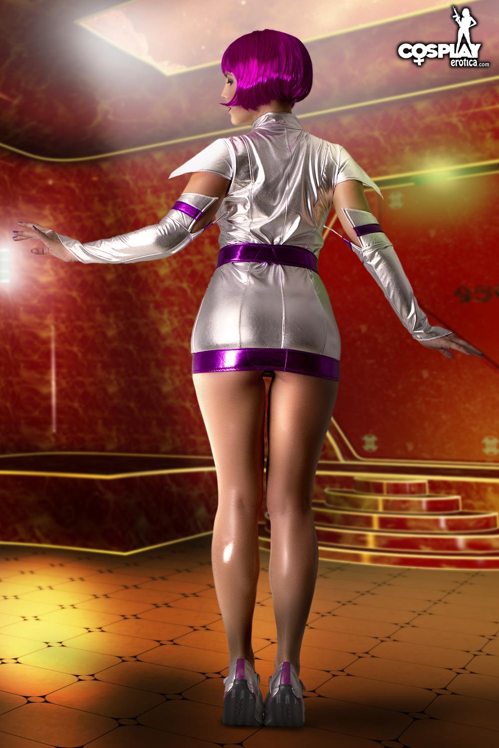 Cosplay hottie gogo expose son corps chaud dans le costume
 #54560028