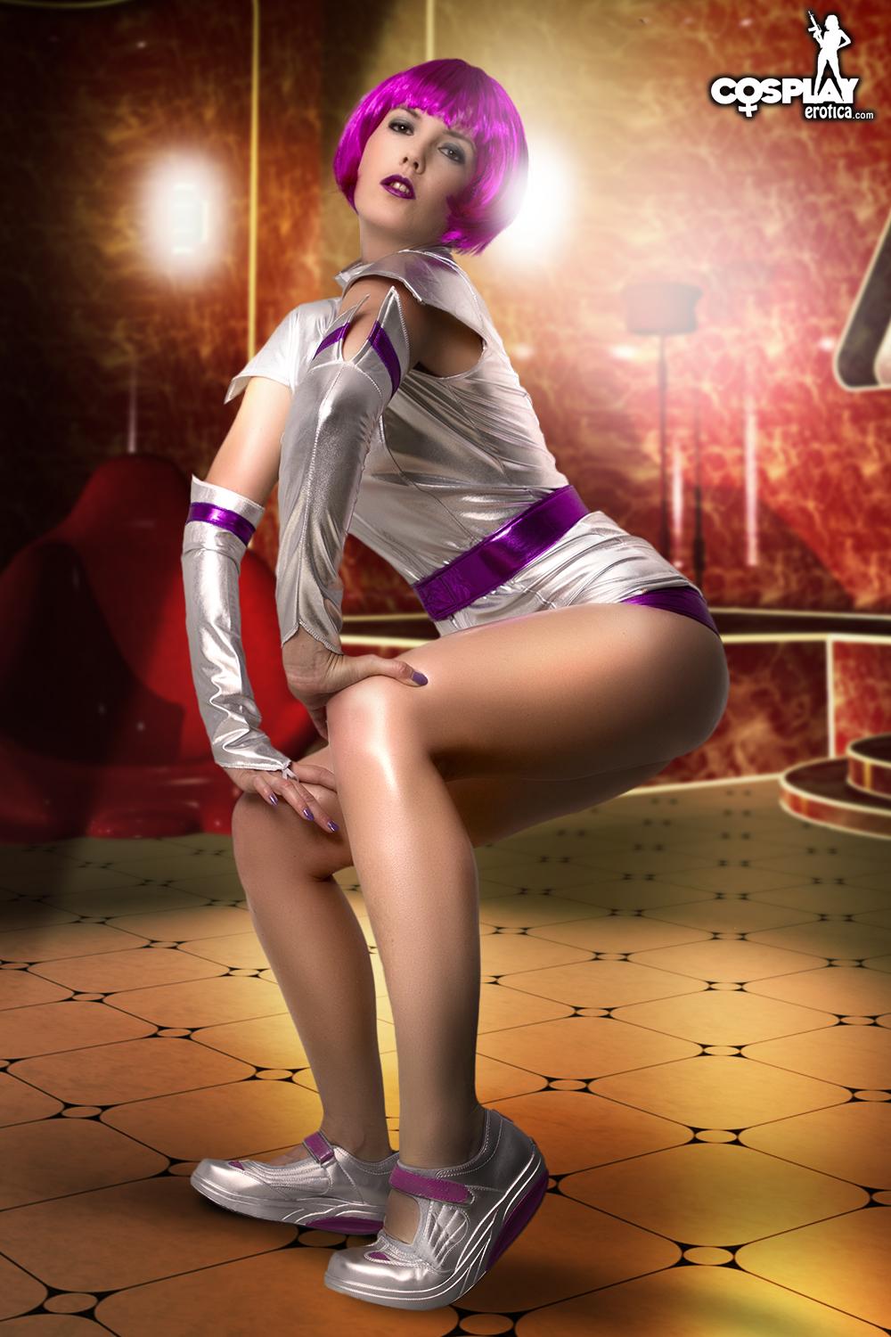 Cosplay hottie gogo expone su cuerpo caliente en traje
 #54560056