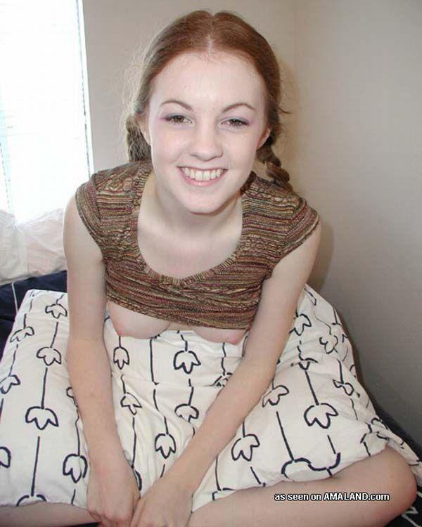 Photos de la jeune rousse Lauren nue sur la webcam
 #59864502
