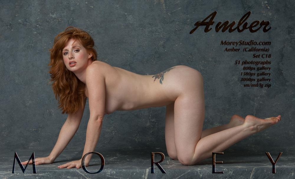La hermosa pelirroja Amber muestra su cuerpo completamente desnudo
 #53085926