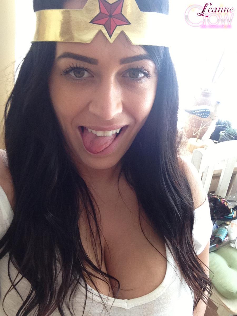 Vollbusiges Model Leanne Crow zeigt ein paar Selfies ihrer gigantischen Titten
 #58875005
