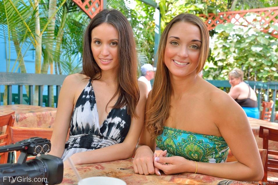 Mary y aubrey se divierten sin bragas en hawaii
 #53353687