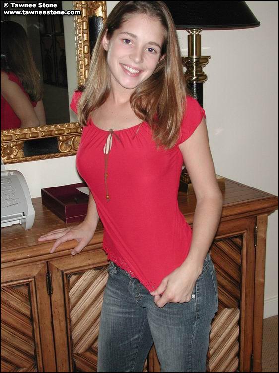 Bilder von Tawnee Stein, wie sie sich für dich auszieht
 #60063594