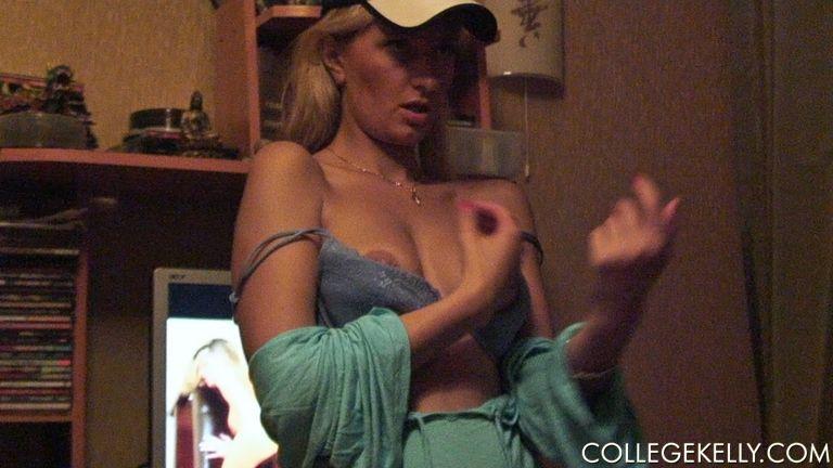 Bilder von teen college kelly pleasuring einen harten Schwanz
 #53852257