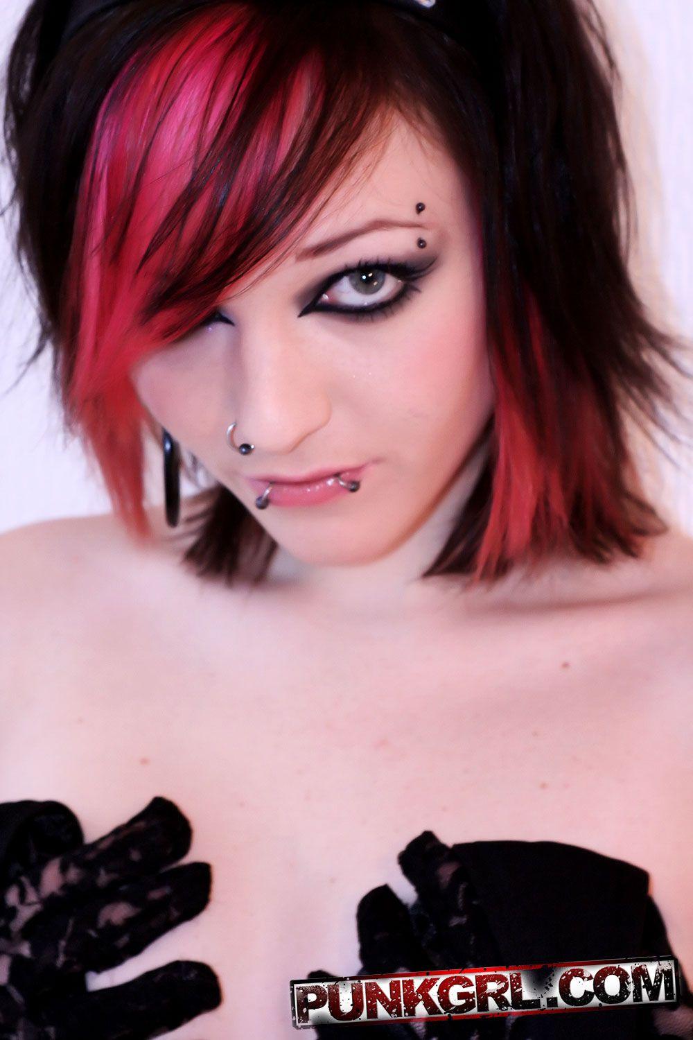 Pictures of punk teen Ruina showing her hot body #60762936