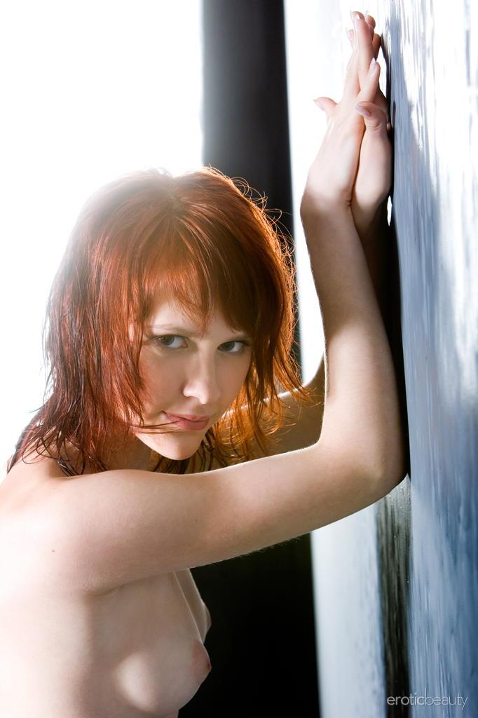 Redhead hottie anelie a entblößt ihren sexy nackten Körper
 #53168275