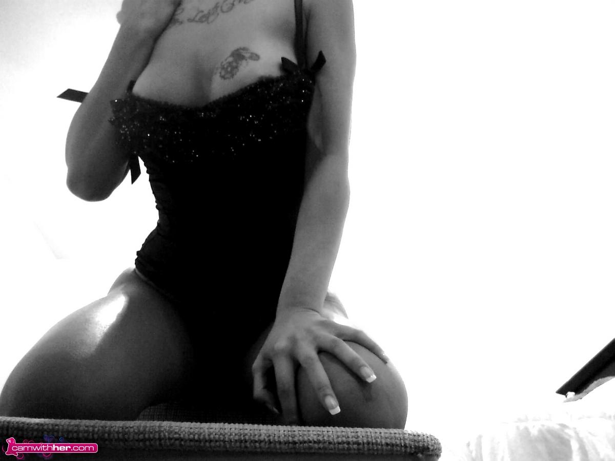 Hot cam girl Veronica in some classic black and white shots #60135457