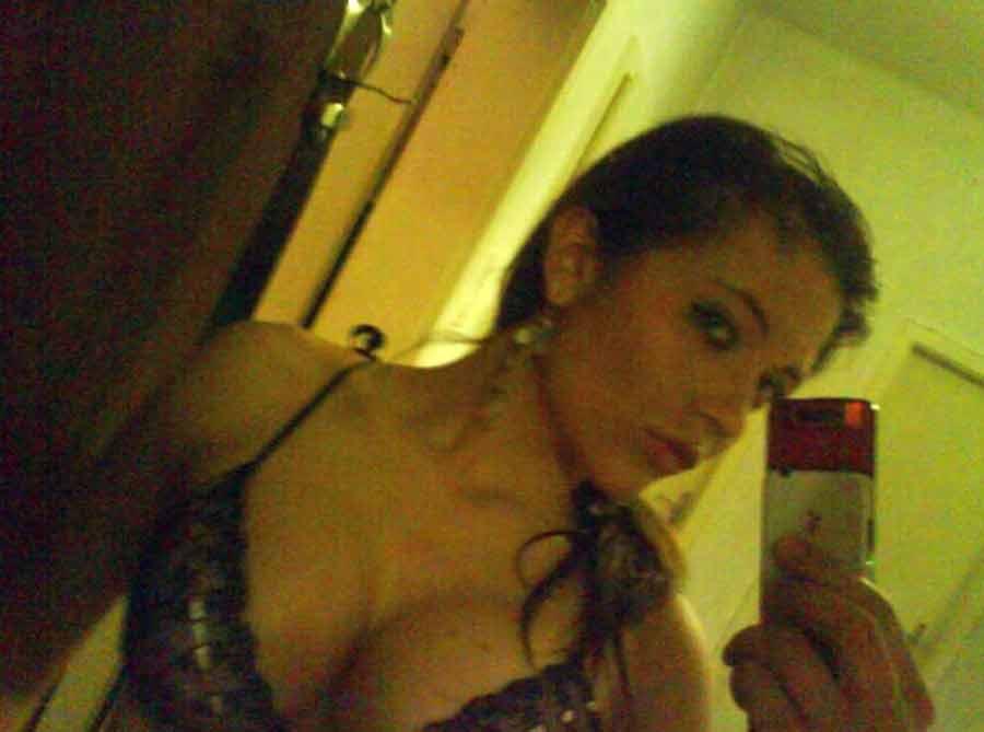 Bildzusammenstellung einer sexy Amateur-Selfie-Küken in ihren Dessous
 #60921382