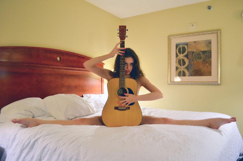 Sarah White poses sexy in bed with a guitar #59934581