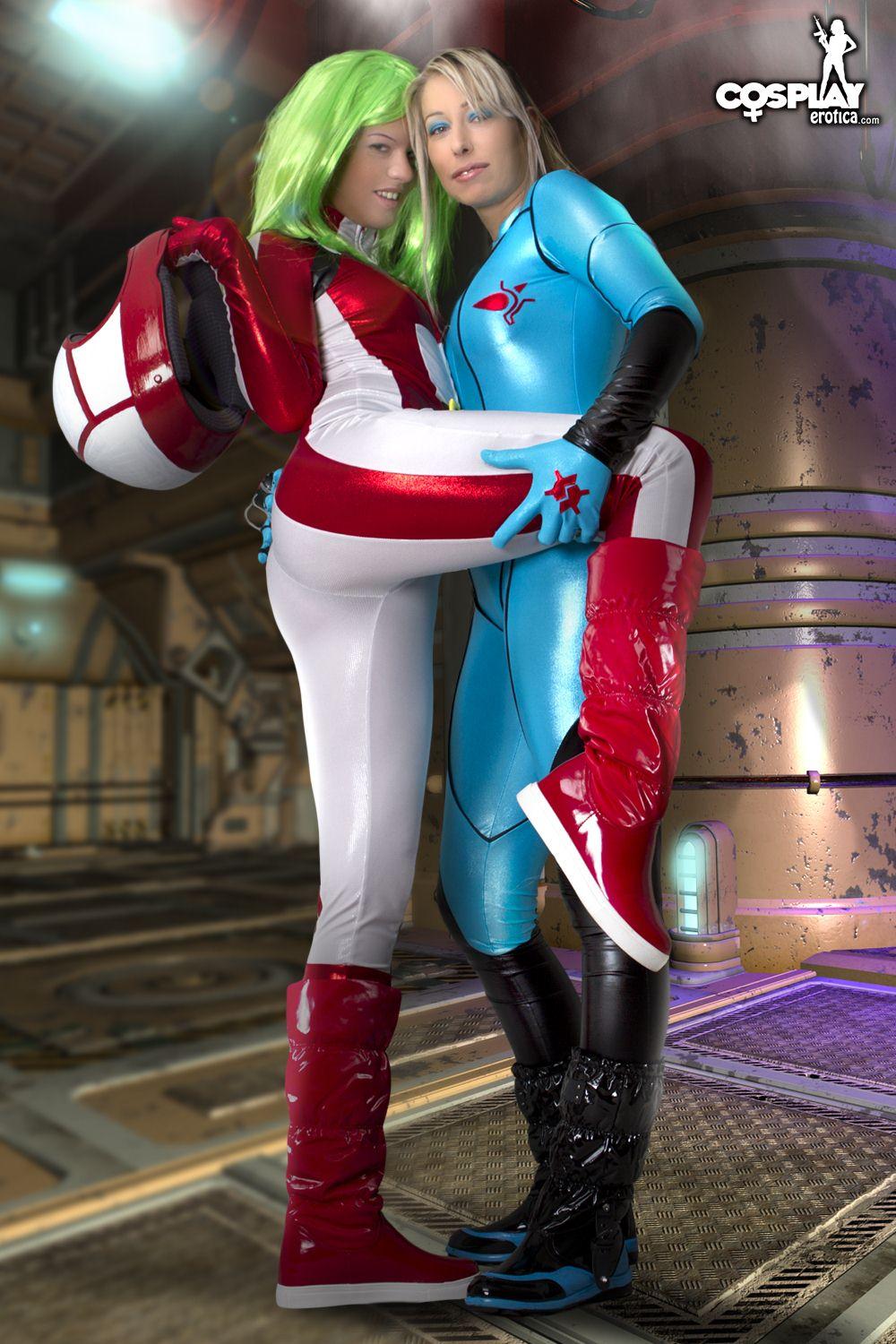 Cosplayers Sandy Bell and Ginger dress up as Metroid characters and get it on #54531079