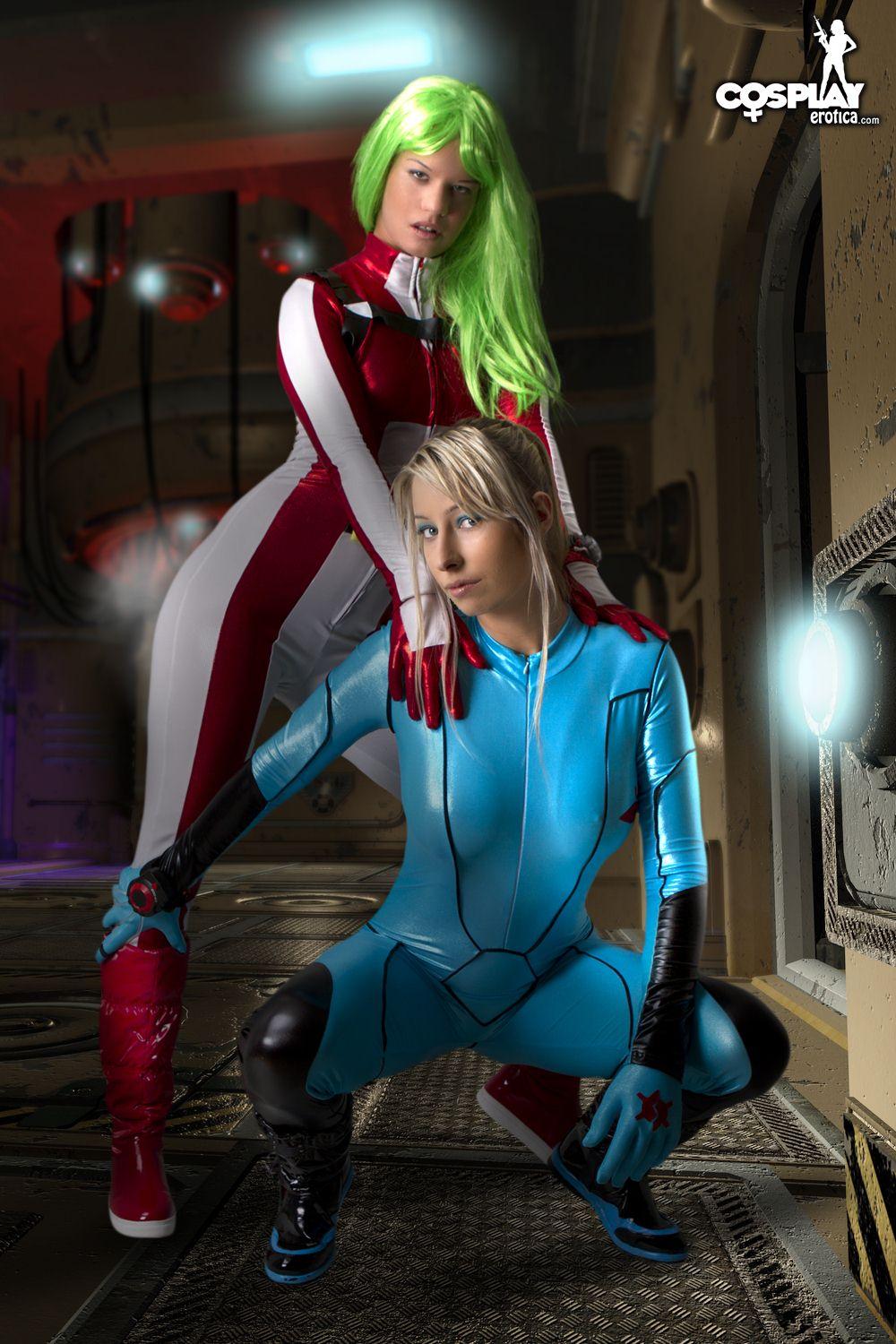 Cosplayers Sandy Bell and Ginger dress up as Metroid characters and get it on #54531172