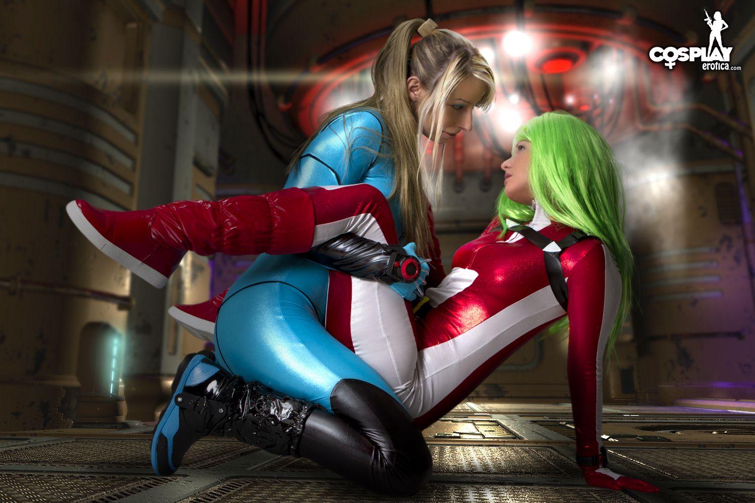 Cosplayers Sandy Bell and Ginger dress up as Metroid characters and get it on #54531237