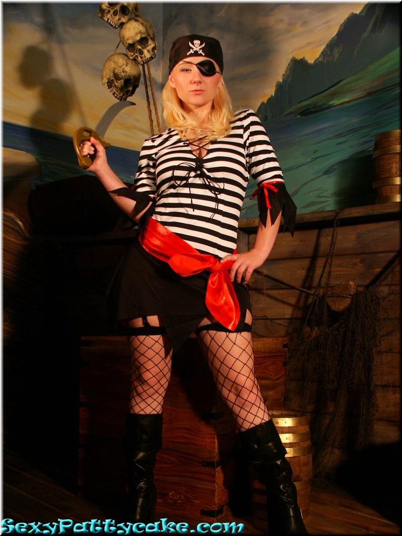 Pictures of Pattycake giving you some hot pirate cosplay #59954097