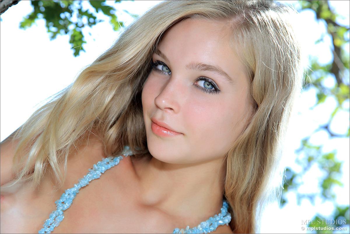 Mpl studios präsentiert sienna in "aquamarin"
 #59972466