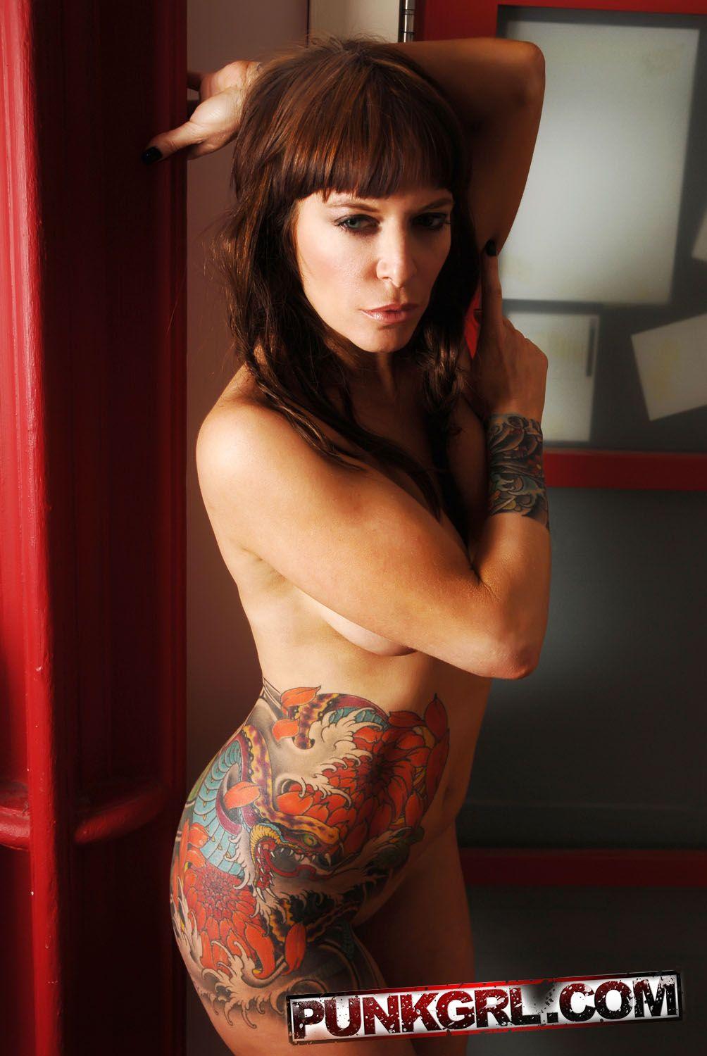 Pictures of tattooed princess Emma J showing her naked body #60762146