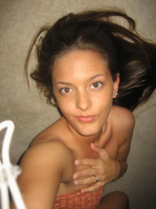 Gorgeous selfshooting hottie goes topless while posing sexy #60810431