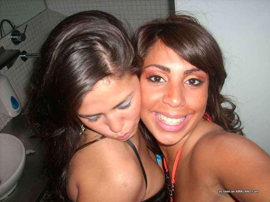 Lesbisches Partymädchen macht sich mit ihrer Freundin nuttig
 #60657690