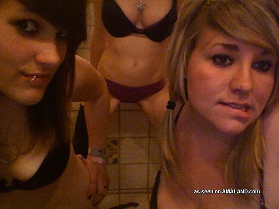 Immagini di amiche sexy che vanno lesbiche
 #60652003