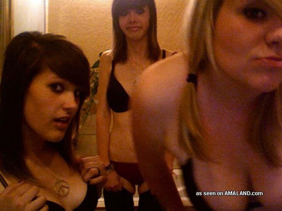 Immagini di amiche sexy che vanno lesbiche
 #60652027