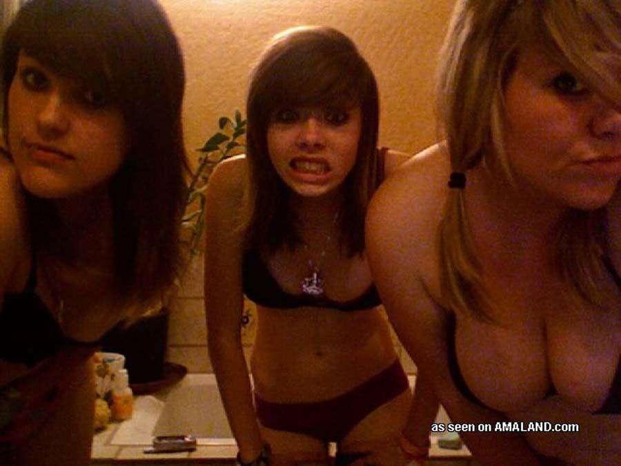 Immagini di amiche sexy che vanno lesbiche
 #60652061