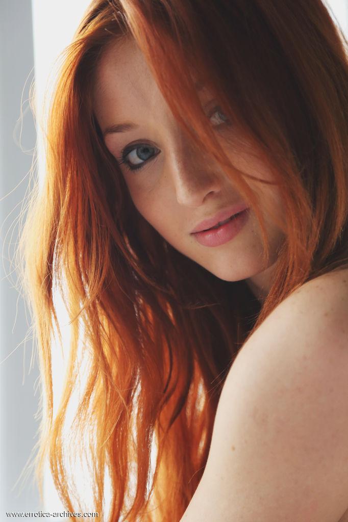 La jeune rousse Michelle H vous offre son corps parfait dans "Ython".
 #59529454