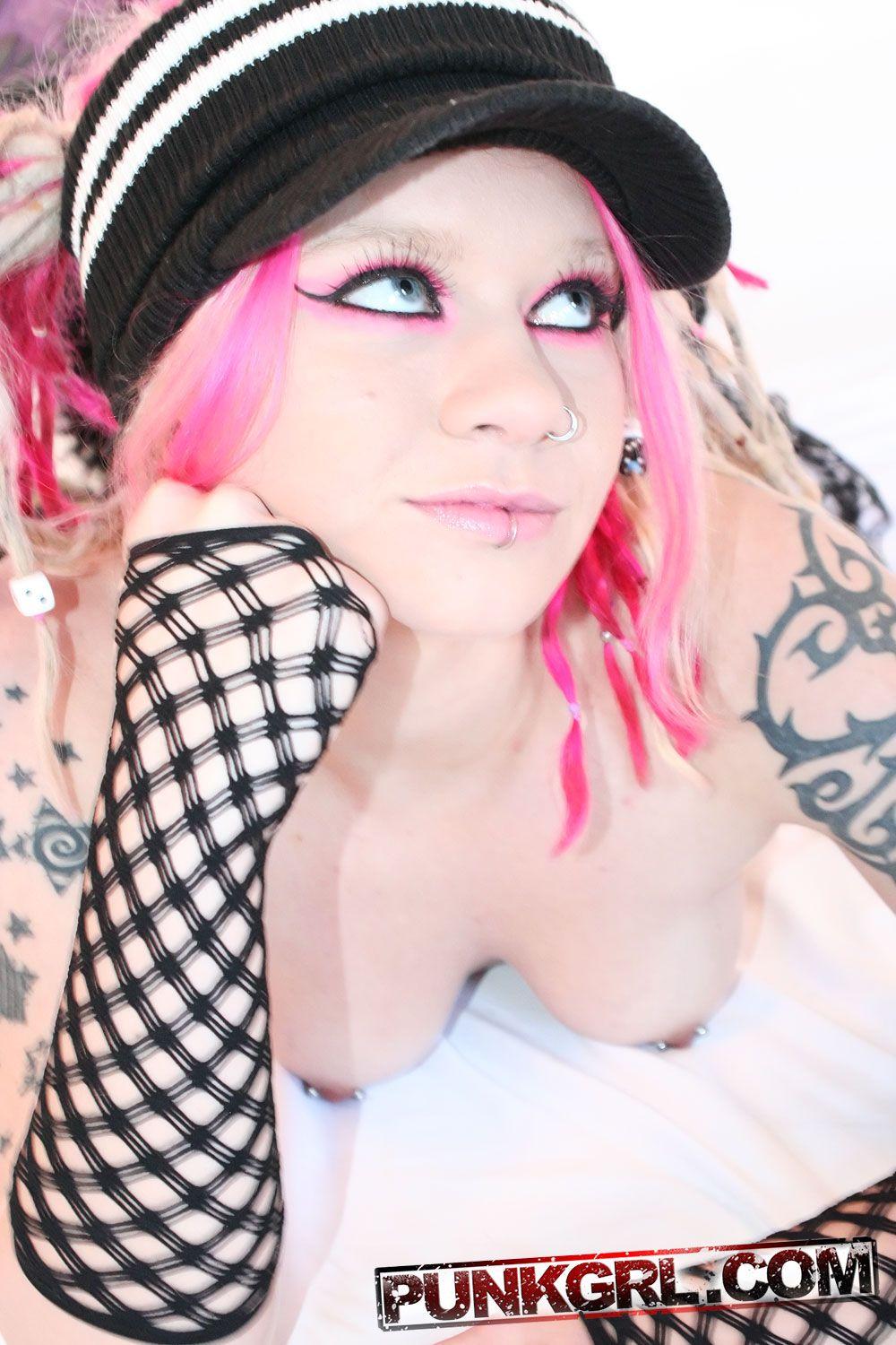 Pictures of teen punk Twinkle showing her titties #60761515