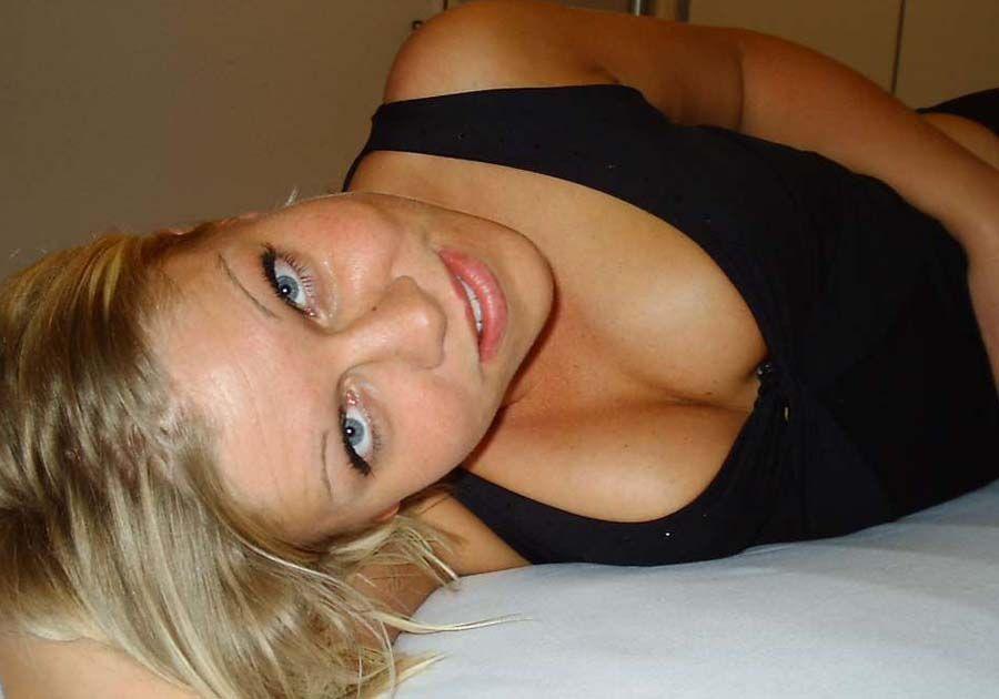 Photos de jeune blondes chaudes nues devant une caméra
 #60923923