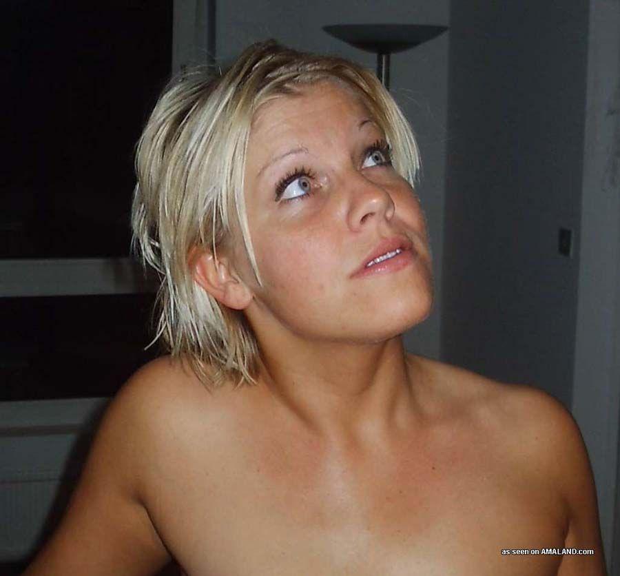 Bilder von heißen blonden Teens nackt vor der Kamera
 #60923981