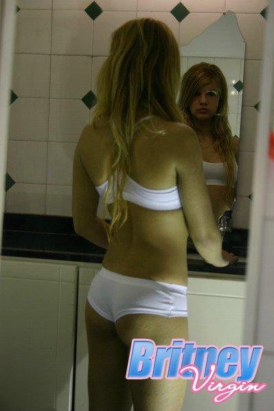 Photos de britney virgin teasing dans la salle de bain
 #53533106