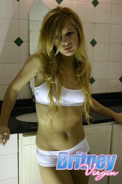 Bilder von britney jungfrau necken im badezimmer
 #53533337
