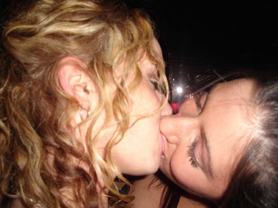 Pictures Of Lesbian Girlfriends Making Out 3633490