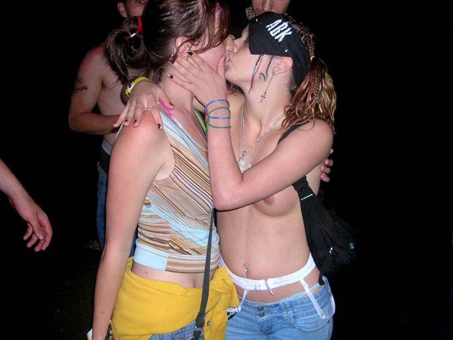 Pictures Of Lesbian Girlfriends Making Out 3633490