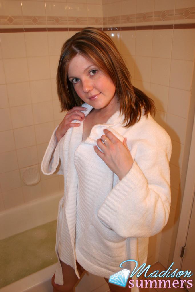 Pictures of teen model Madison Summers waiting for you in the bath tub #59165441