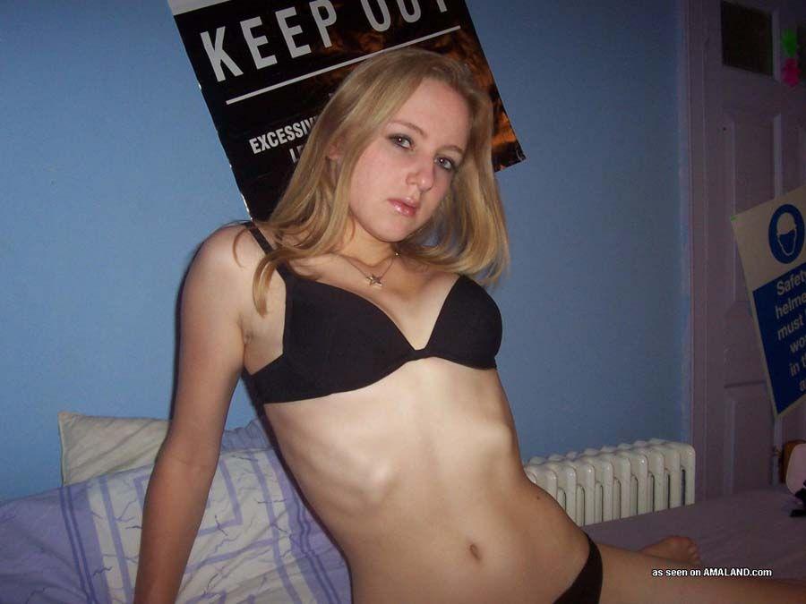 Pictures of a blond girlfriend naked for her boyfriend... and now you #60925270