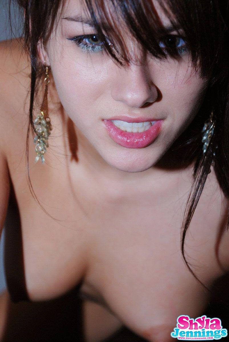 Fotos de la joven shyla jennings lista para el sexo caliente en la cama
 #59969875