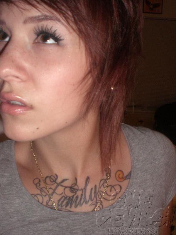 Photos de copines sexy tatouées en train de s'exhiber
 #60799233