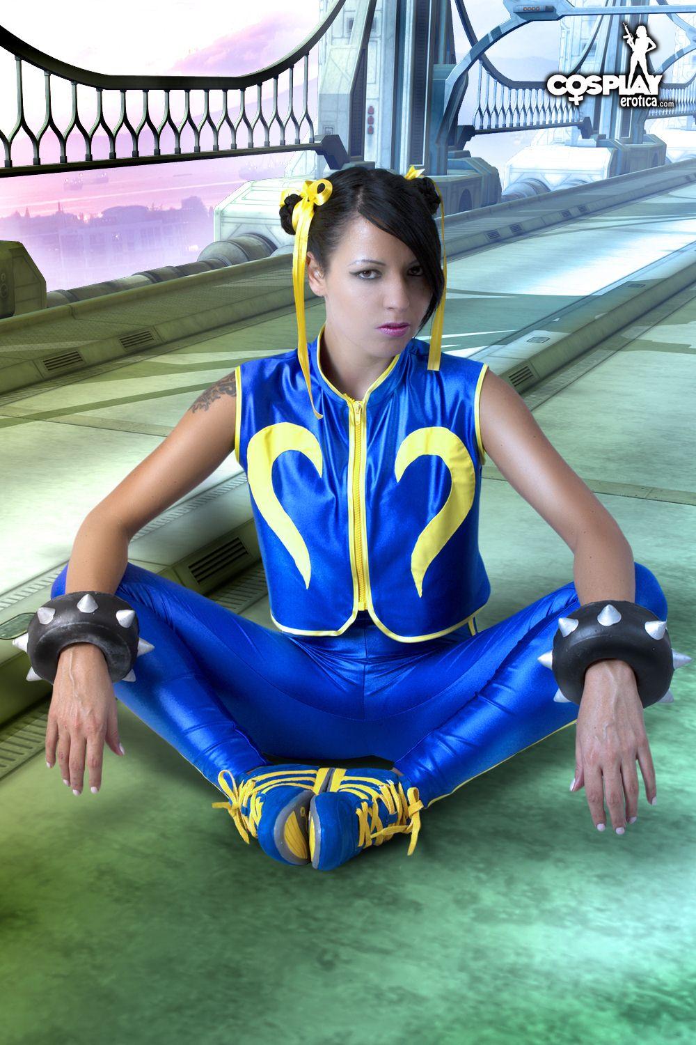 Photos de la cosplayeuse mea lee déguisée en chun li
 #59444792