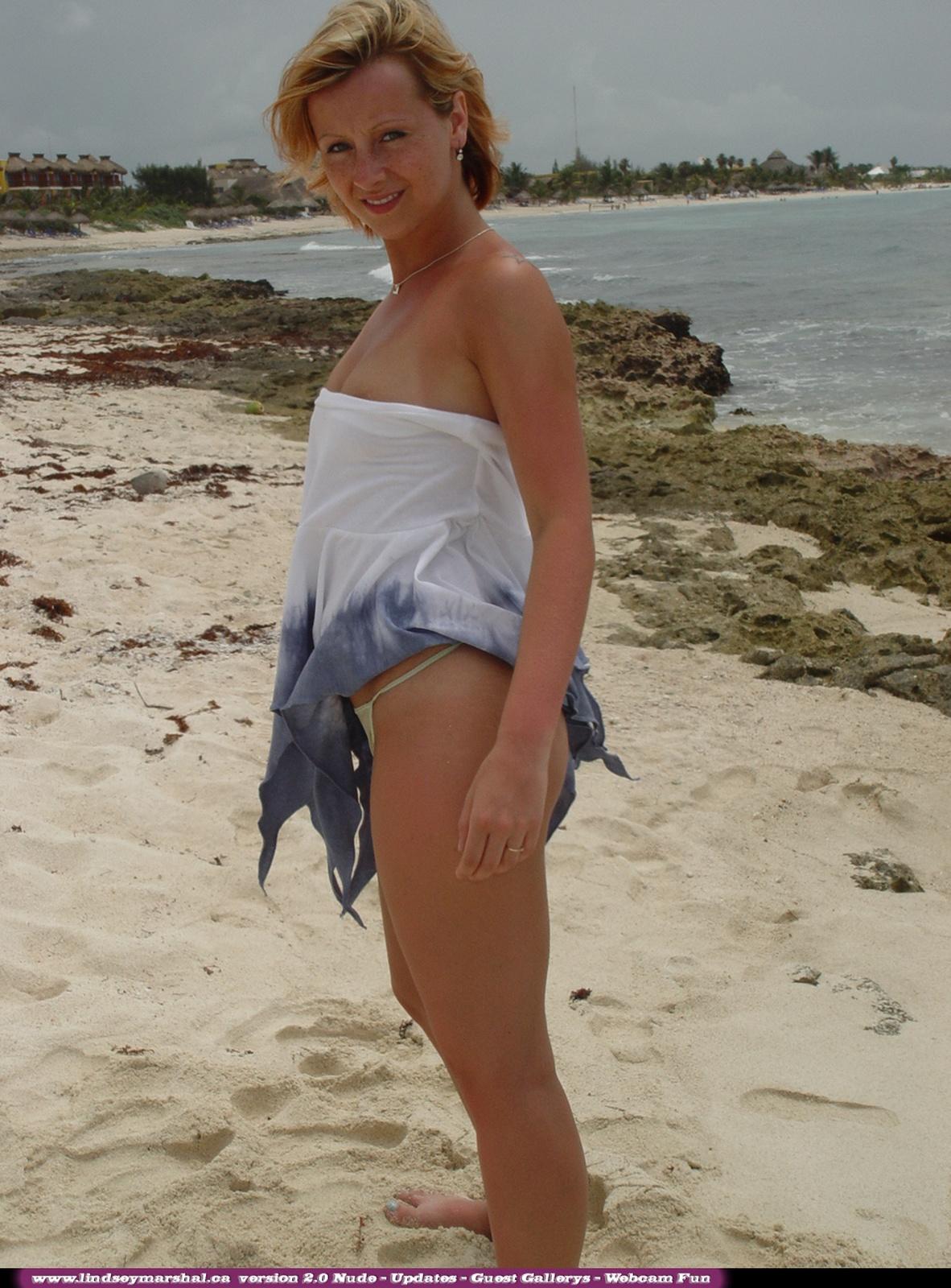 Immagini di lindsey marshal ragazza giovane tutto nudo su una spiaggia
 #58976637