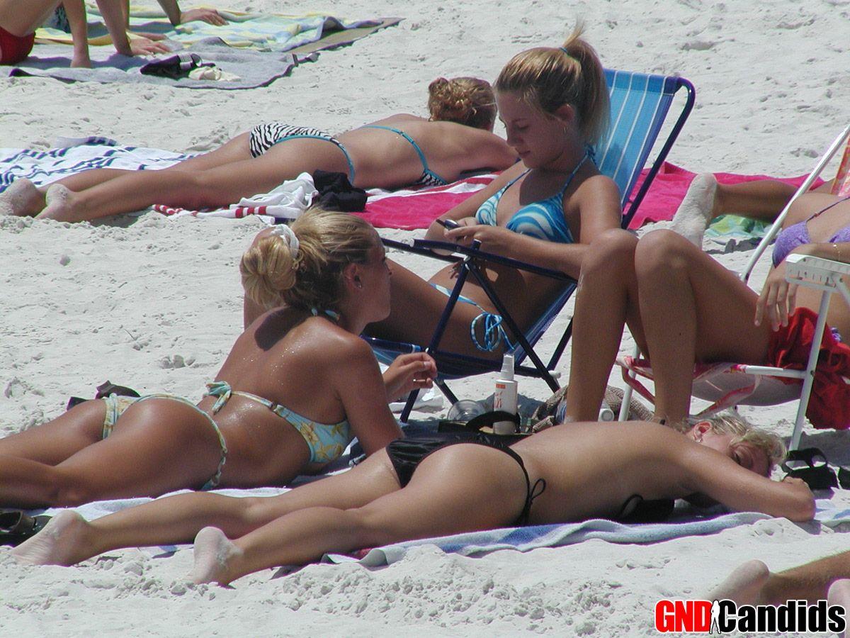 Foto di ragazze in bikini calde e arrapate sulla spiaggia
 #60500254