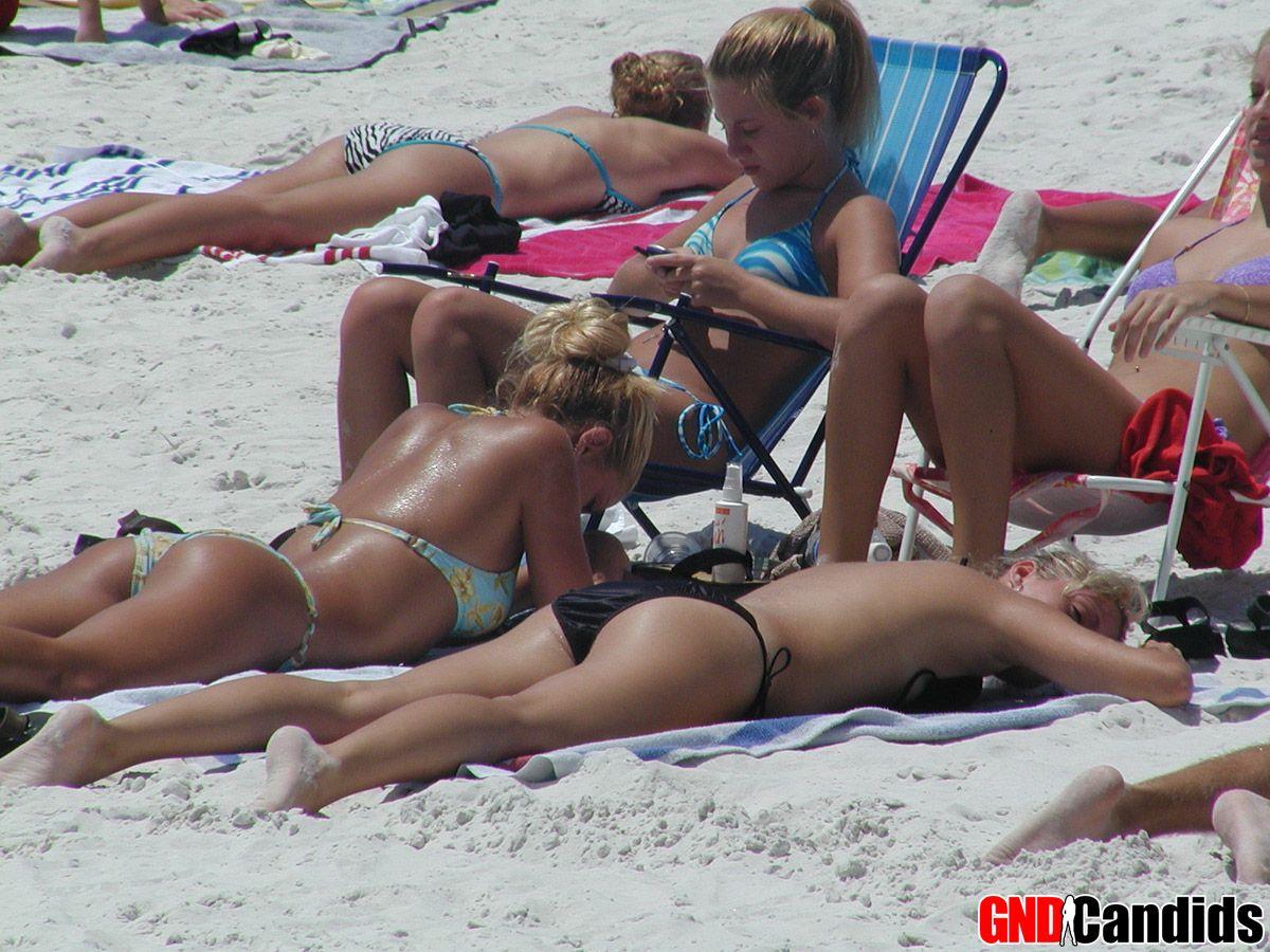 Fotos de chicas calientes en bikini en la playa
 #60500278