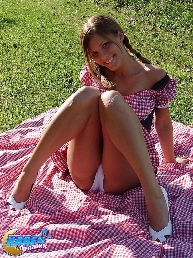 Fotos de karen dreams mostrando sus tetas al aire libre
 #57993637