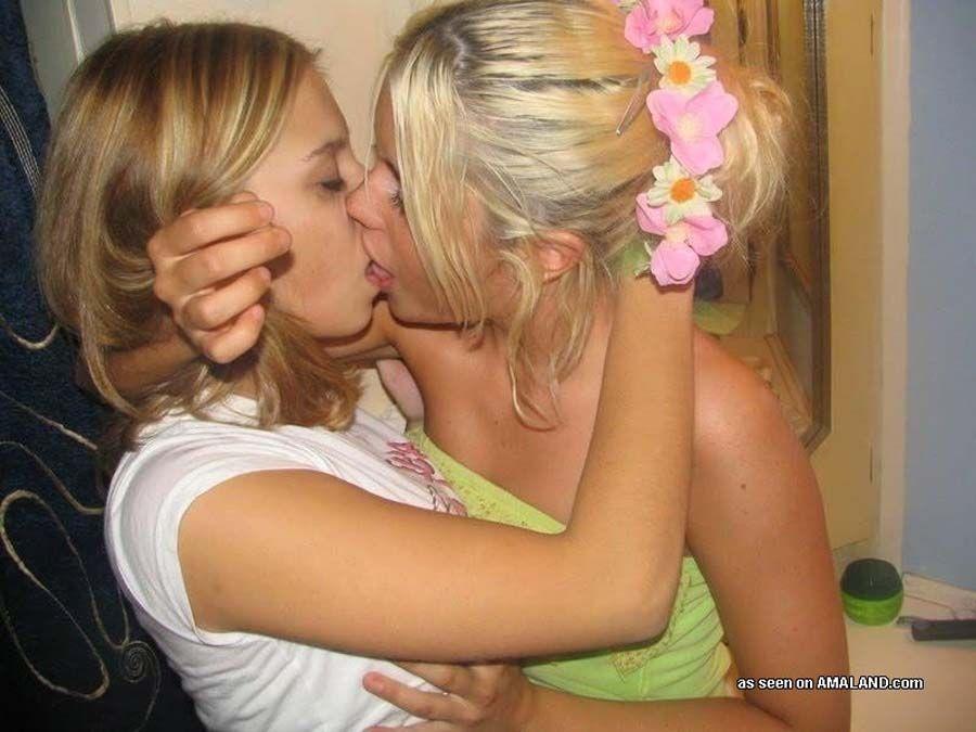 Immagini di cornea giovani lesbiche ottenere selvatici
 #60651048